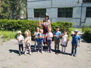 Петрушка в гостях у ребят
